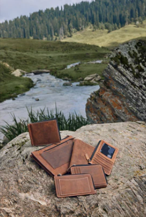 DECEMBER CREDIT CARD HOLDER