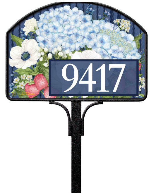 Nicole Tamarin Strawberry Summer Yard DeSign 14" x 10"