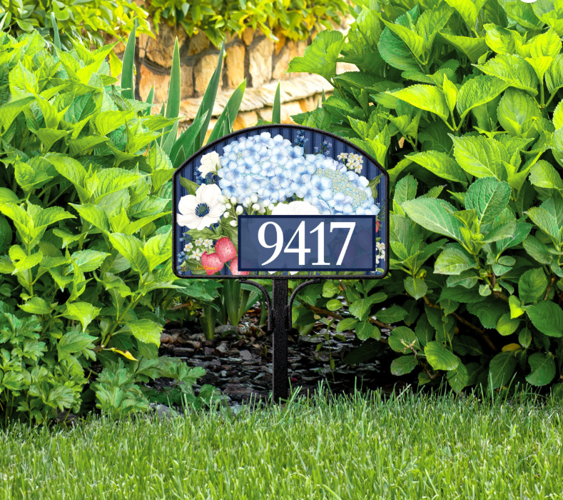 Nicole Tamarin Strawberry Summer Yard DeSign 14" x 10"