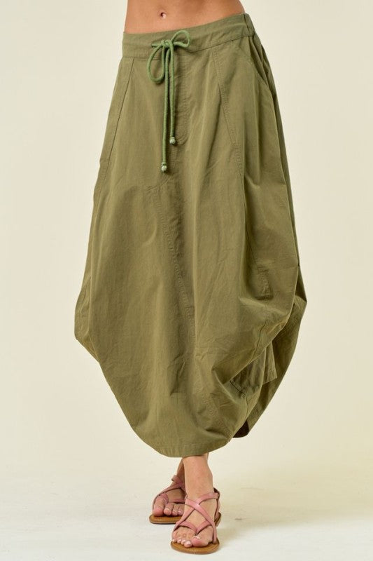 Side Tuck Detail Midi Skirt