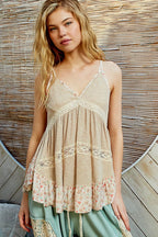 Missy Pol V-neck sleeveless floral print contrast tunic top