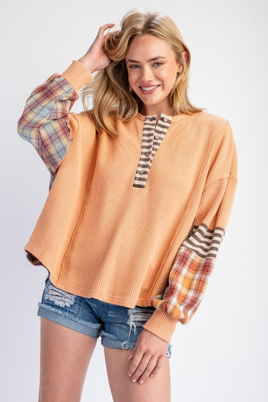 WASHED PLAID MIX THERMAL KNIT HENLEY TOP