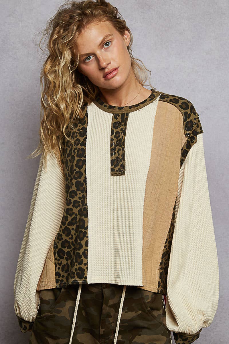 Pol Clothing - Round neck thermal printed contrast knit top