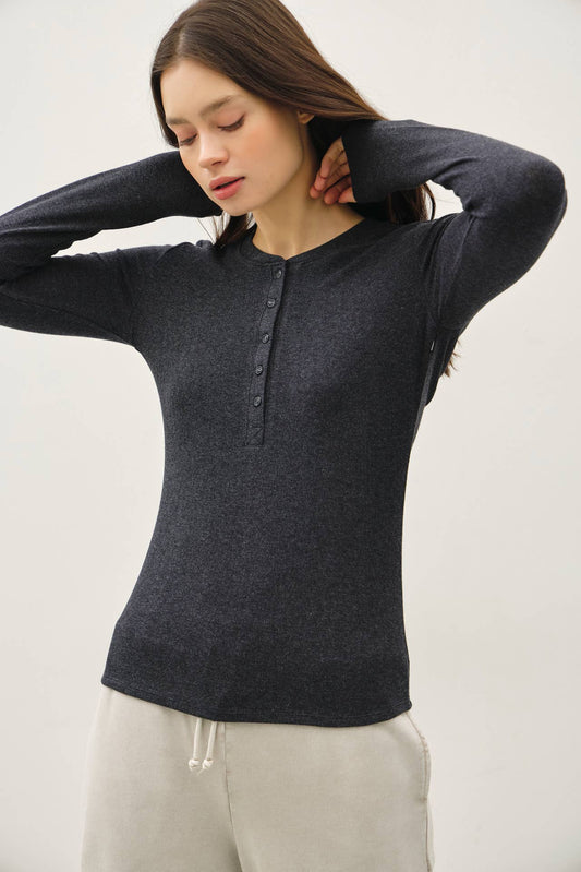 MODAL CLASSIC RIBBED LONGSLEEVE HENLEY BASIC TOP