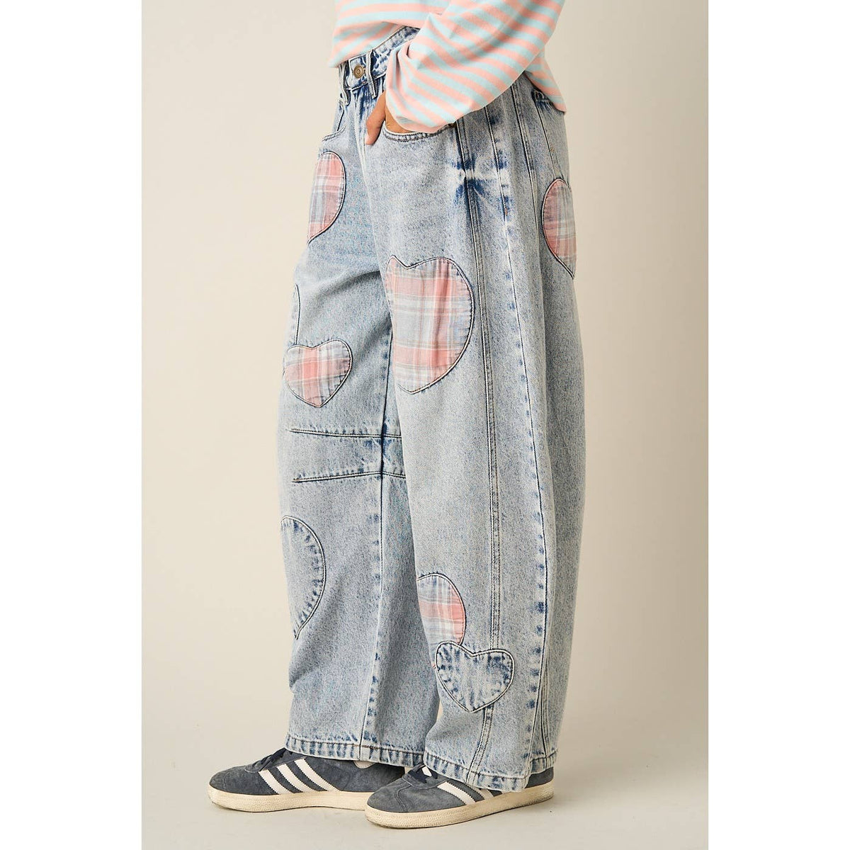 PLAID HEART PATCH BARREL LEG JEANS