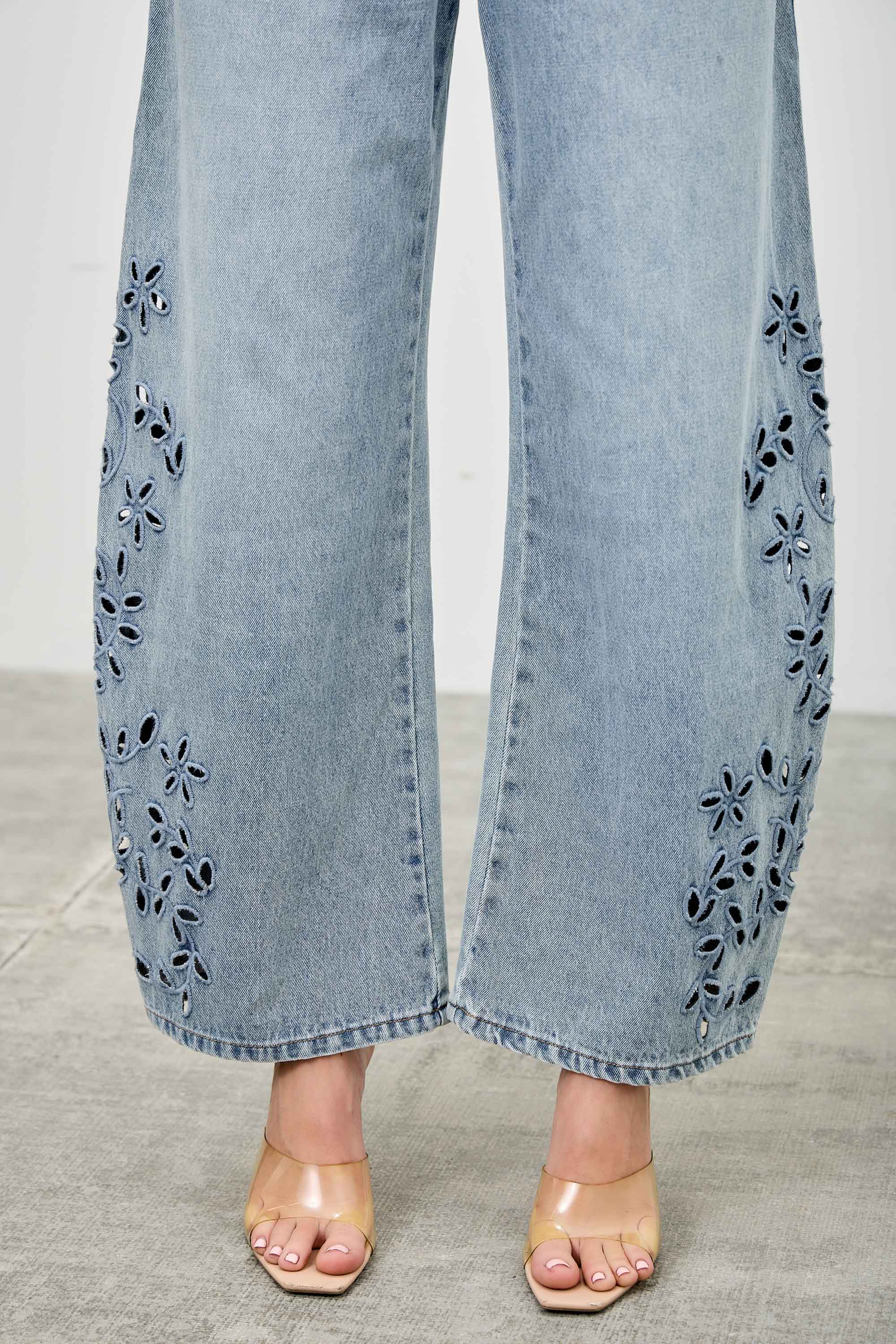 HIGH RISE LOW CURVE BARREL WITH EMBROIDERY Saige Denim