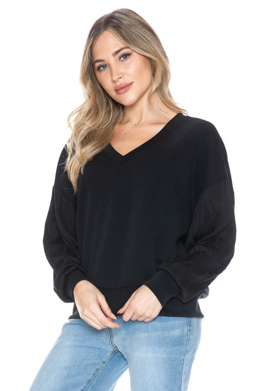 Ariella V-Neck Top W/Contrast Sleeve