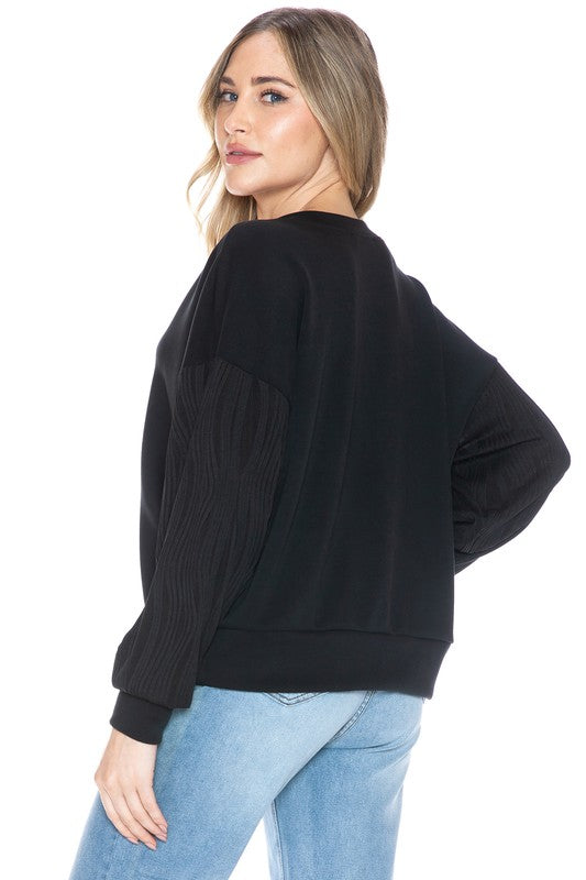 Ariella V-Neck Top W/Contrast Sleeve