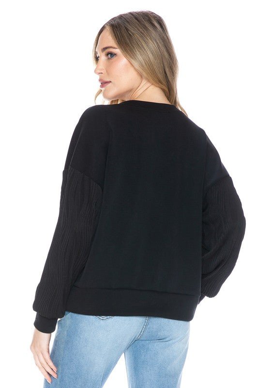 Ariella V-Neck Top W/Contrast Sleeve
