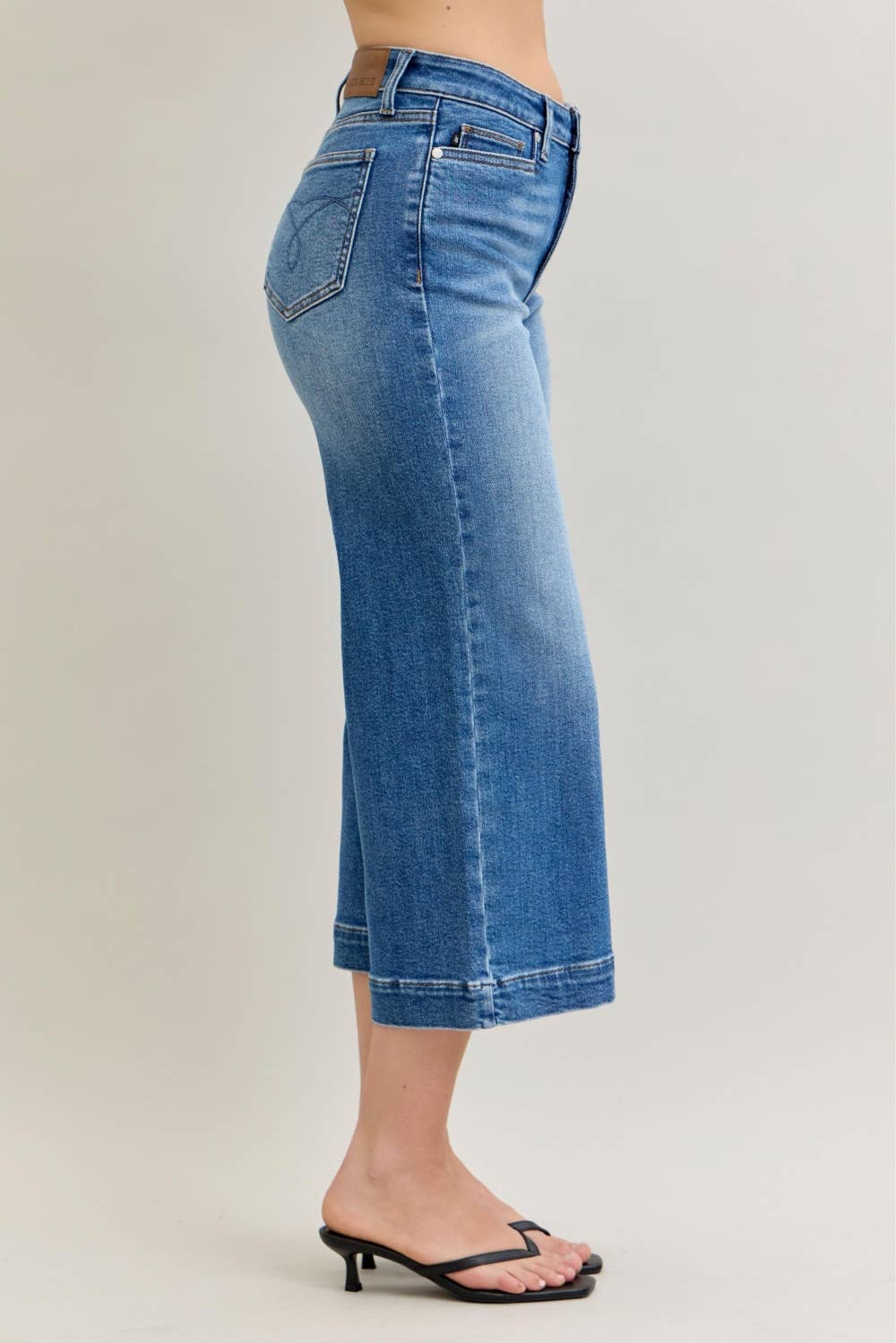 Judy Blue Jeans - MR Wide Crop Vintage Pkts & Wide Hem