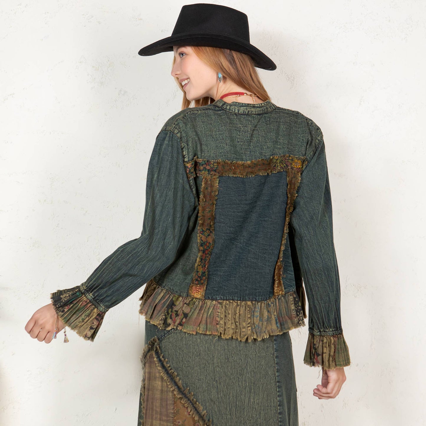 Western Boho Chic: Patch Pocket Cropped Denim Jacket