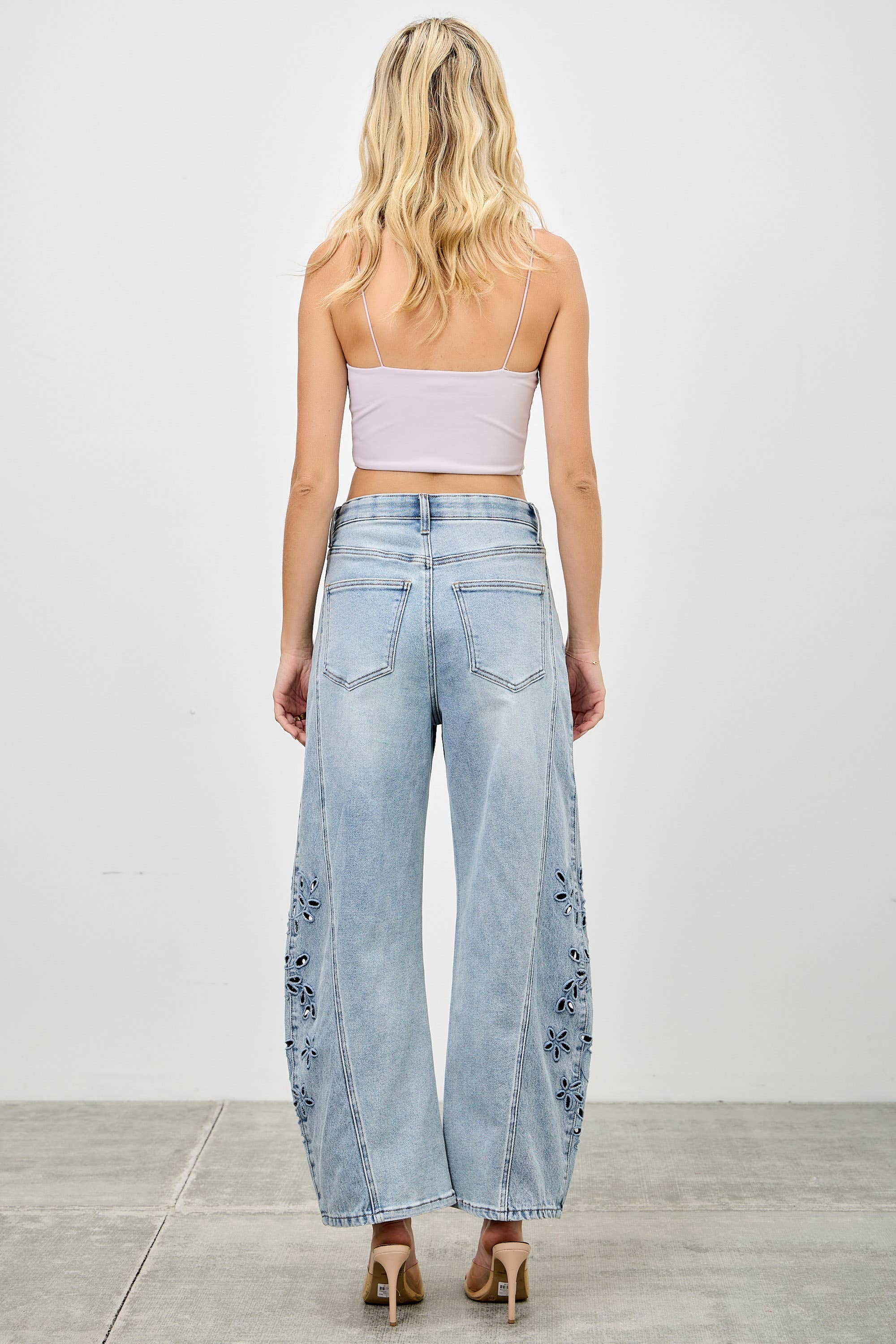 HIGH RISE LOW CURVE BARREL WITH EMBROIDERY Saige Denim