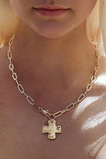 JOSSLYN by wall to wall - NOTABLE HAMMERED CROSS FRONT TOGGLE NECKLACE |
