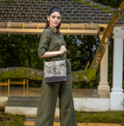 DEBONAIR SHOULDER BAG