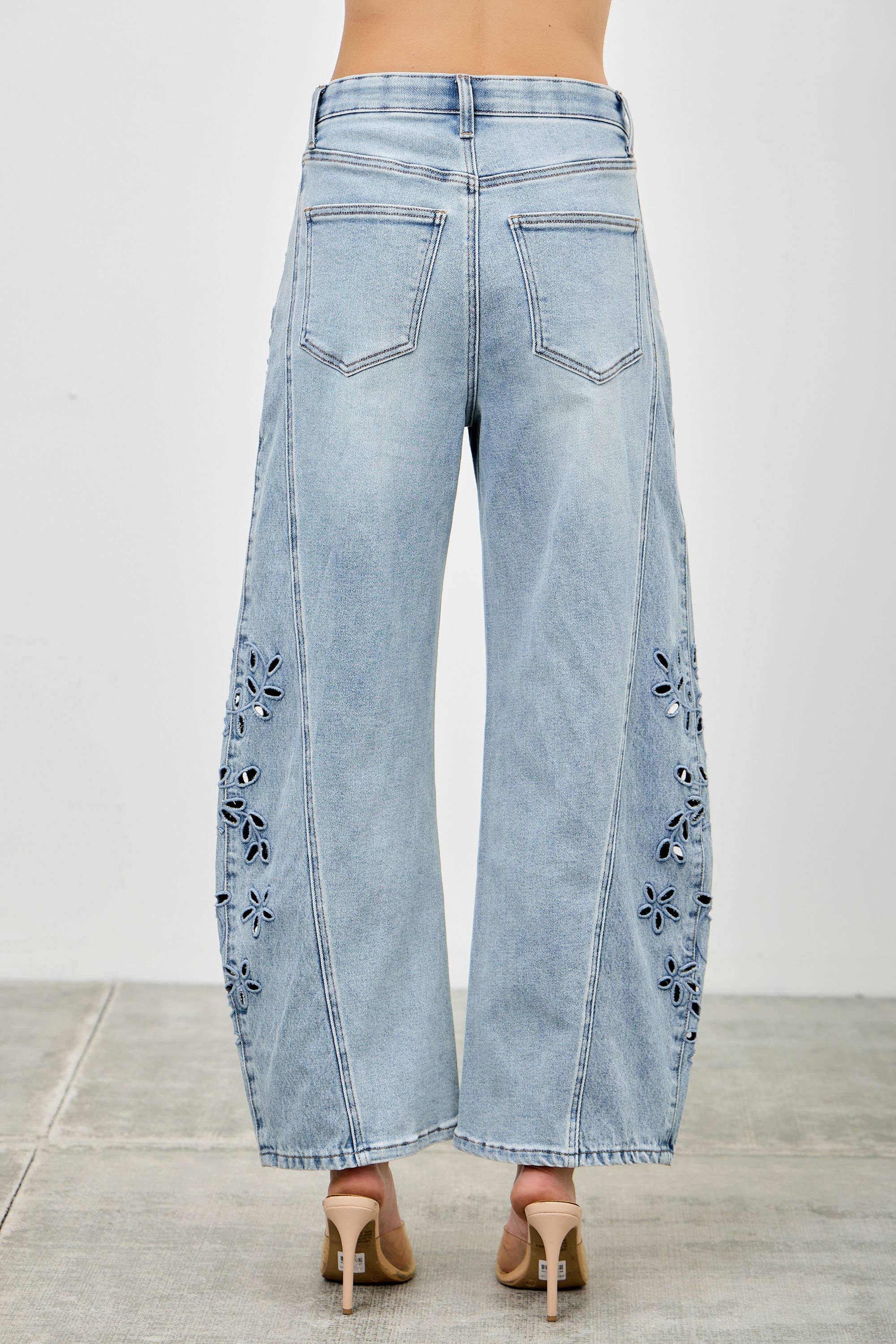 HIGH RISE LOW CURVE BARREL WITH EMBROIDERY Saige Denim