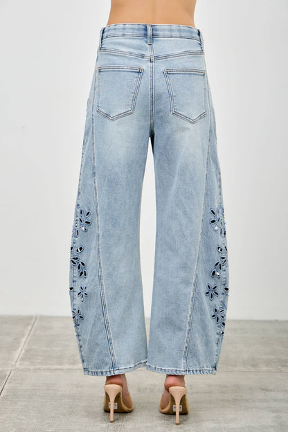 HIGH RISE LOW CURVE BARREL WITH EMBROIDERY Saige Denim