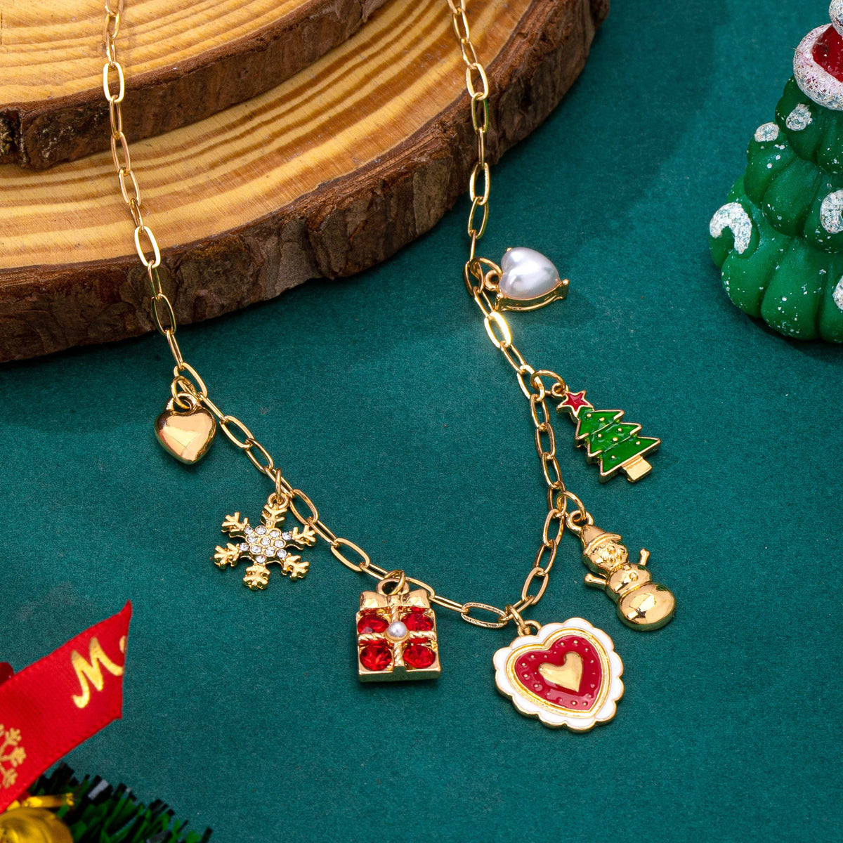 JOSSLYN by wall to wall - CHARM NECKLACE-Christmas Heart Tree Snowflake | 80N93298