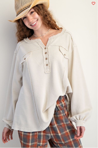 CRYSTAL TEXTURED THERMAL WASHED HENELY TOP