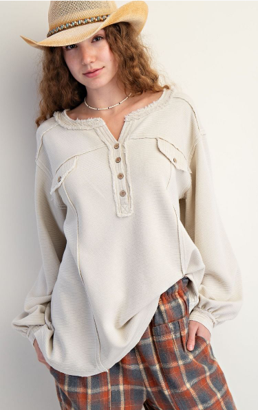 CRYSTAL TEXTURED THERMAL WASHED HENELY TOP