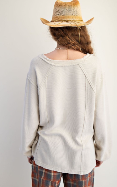CRYSTAL TEXTURED THERMAL WASHED HENELY TOP
