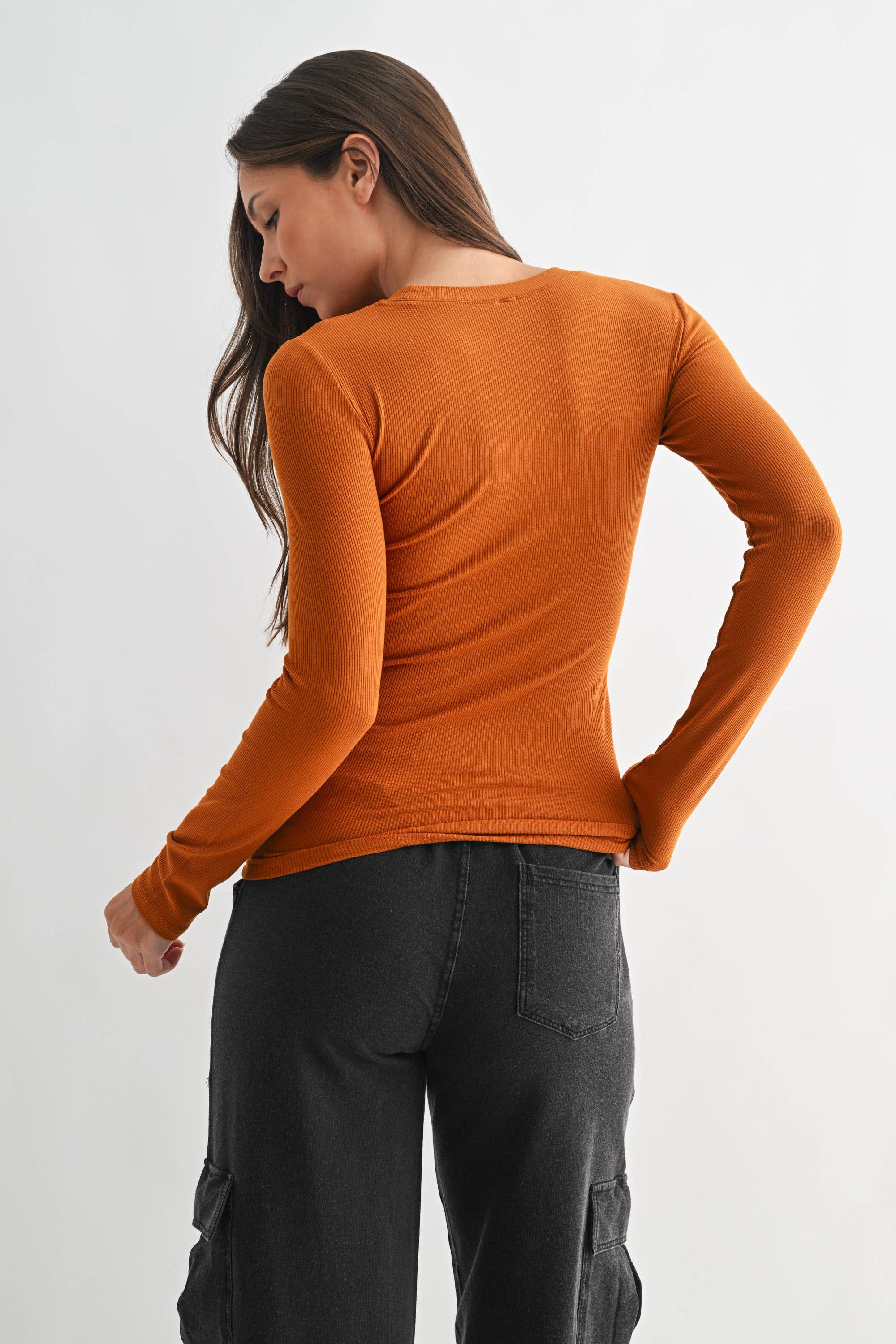 Essential Long-Sleeved Micro-Ribbed Athleisure Top Mono-B