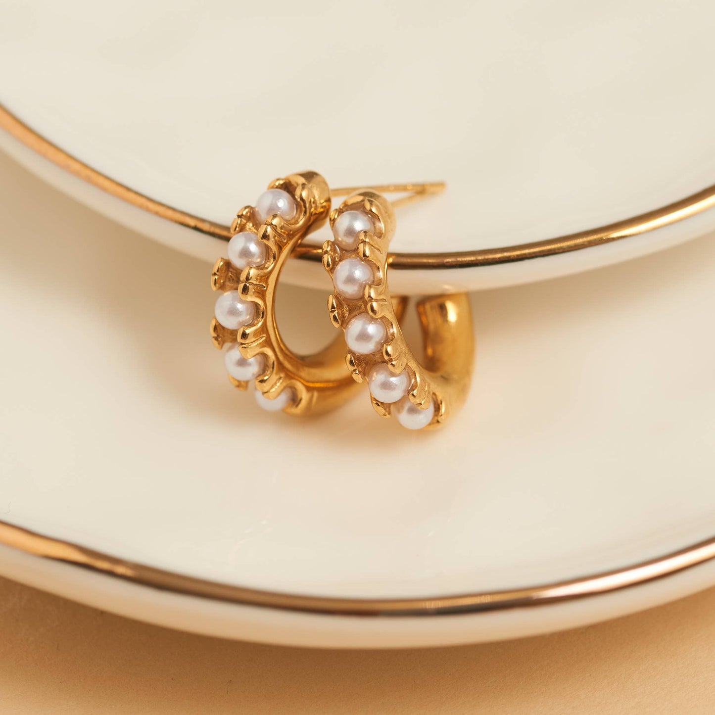 Howard's - Waterproof Earrings Pearl C-Hoop Gold & Stainless Steel