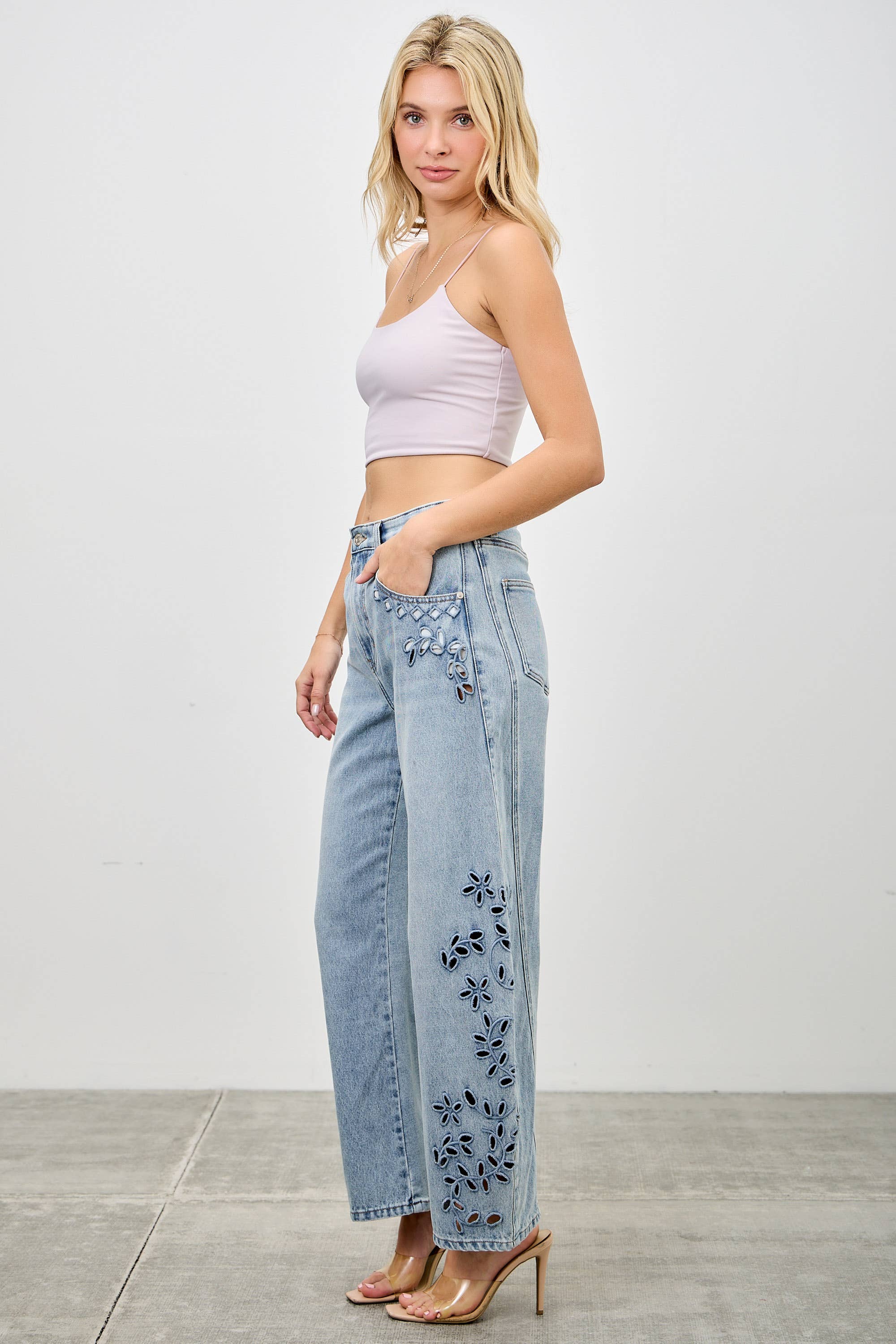 HIGH RISE LOW CURVE BARREL WITH EMBROIDERY Saige Denim