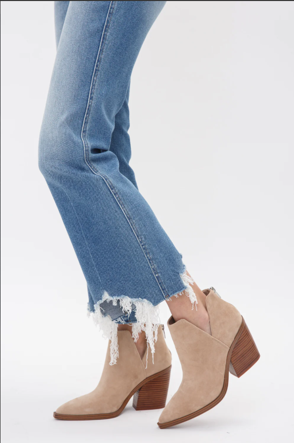 HIGH RISE CROP FLARE W. UNEVEN HEM