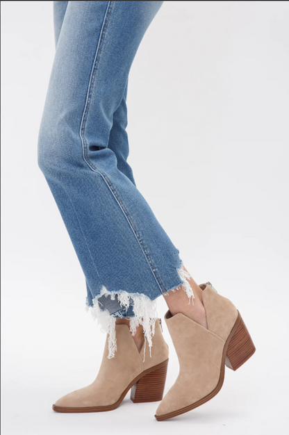 HIGH RISE CROP FLARE W. UNEVEN HEM